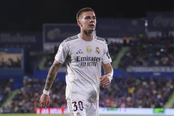 马卡:塞维利亚曾提供孔德优先签约权 但皇马拒绝